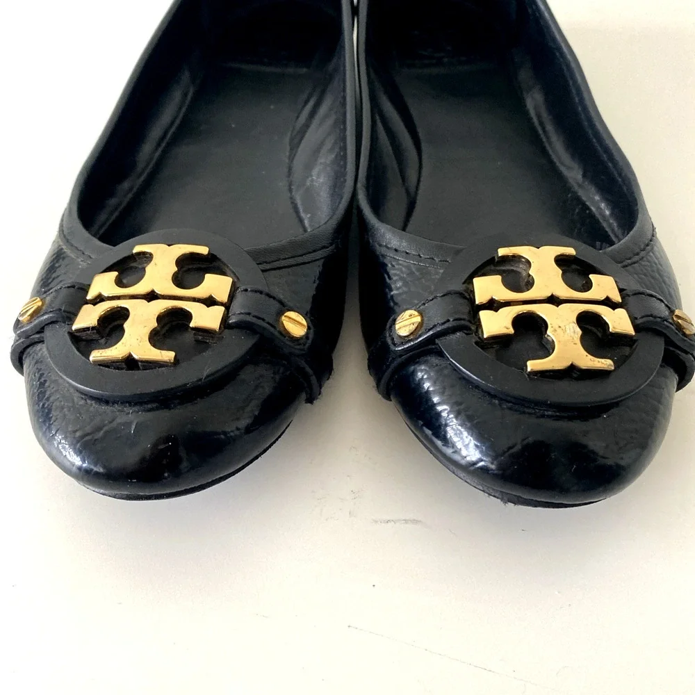 TORY BURCH Aaden Ballet Flat Black Patent Leather Gold Logo Slip On Round Toe 8